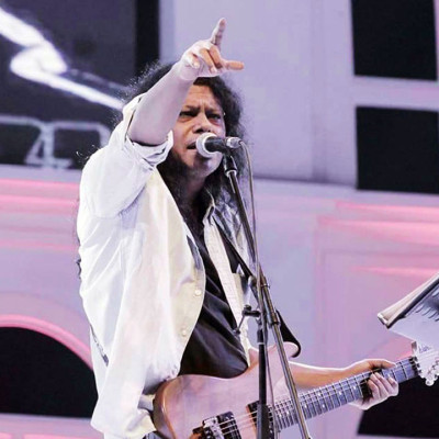 সৌদি আরবে কনসার্ট করবেন জেমস