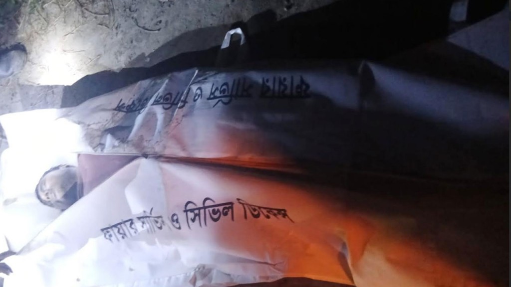 টাইলস বোঝাই ট্রাক উল্টে চালক নিহত