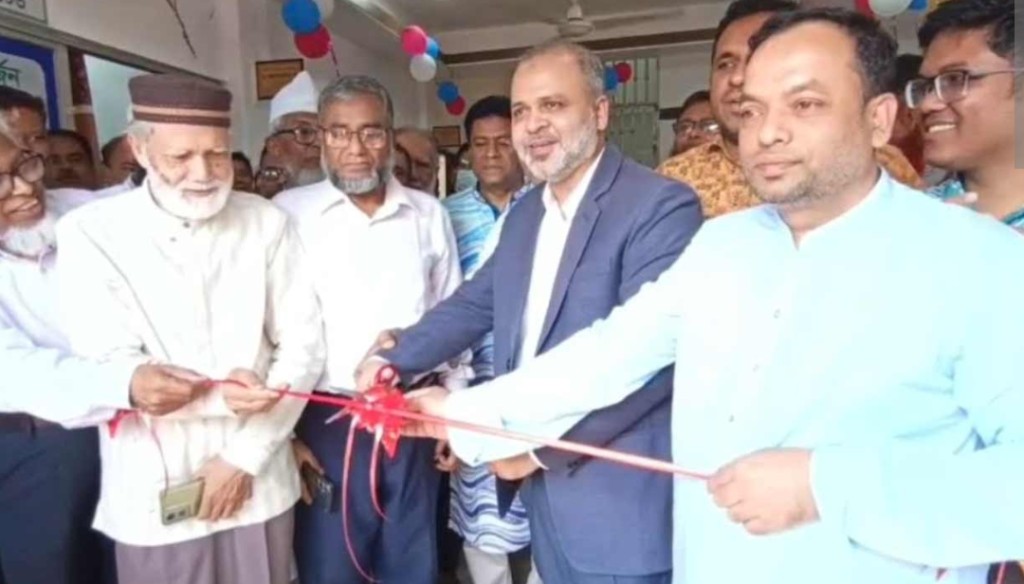 সুনামগঞ্জে ব্যক্তি মালিকানাধীন হাসপাতালের ফিতা কাটলেন জেলা স্বাস্থ্য প্রধান: জনমনে আস্থার সংকট ও বৈষম্যের আশঙ্কা