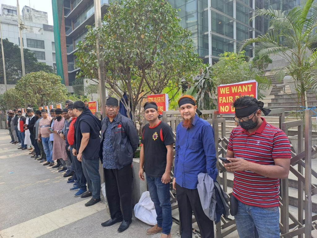 চিত্রায় গ্রাম বাংলার ঐতিহ্যবাহী সুলতান নৌকাবাইচ অনুষ্ঠিত