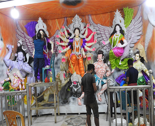 নড়াইলে উৎসবমুখর আয়োজনে শারদীয় দুর্গোৎসব : ৫৩৪ মন্ডপে পূজা, নিরাপত্তায় পুলিশ-র‌্যাব-আনসার