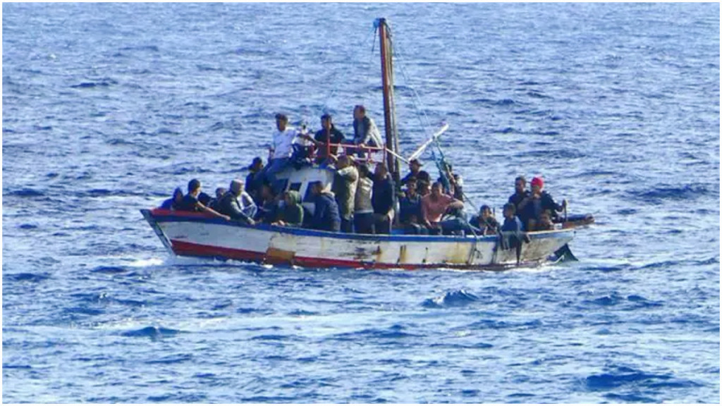 মিয়ানমারের ৩০০ শরণার্থীকে বহনকারী নৌকা তাড়িয়ে দিল মালয়েশিয়া