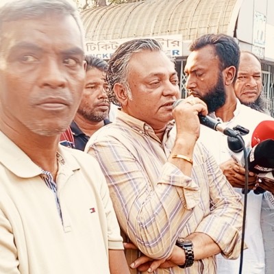 বাংলাদেশ জাতীয় জাদুঘর ও “জুলাই গণঅভ্যুত্থান স্মৃতি জাদুঘর”-এ দুর্নীতি ও রাষ্ট্রীয় সম্পদ লুটপাটের অভিযোগে মানববন্ধন, ব্যানার ছিনিয়ে নেওয়ার ঘটনার নিন্দা