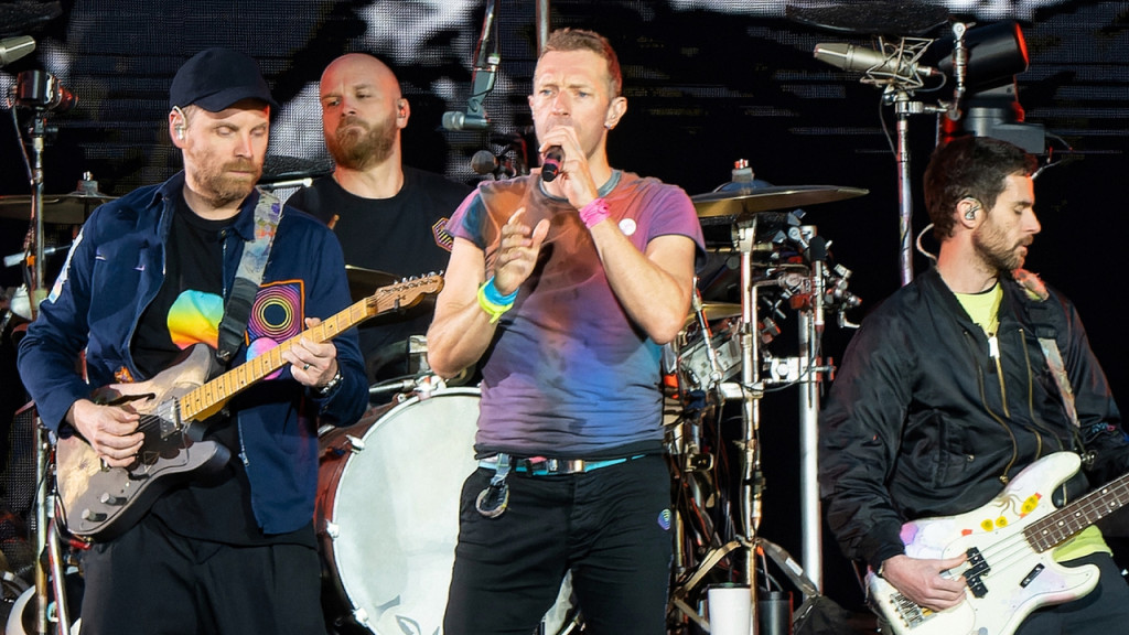 আইনি বিপাকে রক ব্যান্ড ‘কোল্ড প্লে’