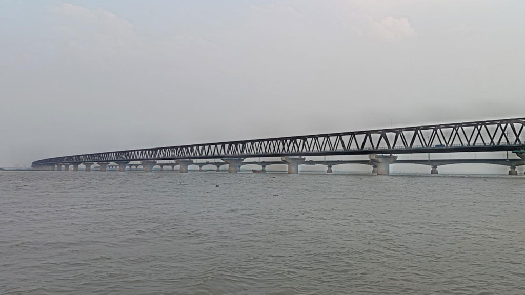 যমুনায় বাড়ছে পানি, তলিয়ে যাচ্ছে চরাঞ্চল ও ফসলি জমি