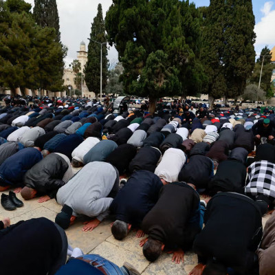 আল-আকসায় ৮০ হাজার মুসল্লির জুমা আদায়