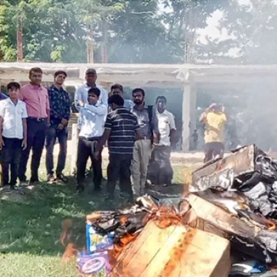 নড়াইলে মেয়াদোত্তীর্ণ সার জব্দ, পুড়িয়ে ধ্বংস