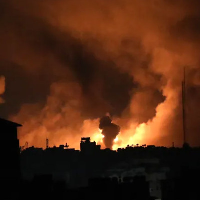 হঠাৎ মুহুর্মুহু বোমা বর্ষণে বিশ্ব থেকে বিচ্ছিন্ন গাজা