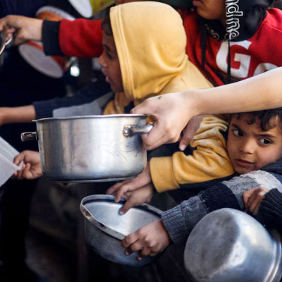 গাজায় দুর্ভিক্ষ-অনাহারে মৃত্যুর ঝুঁকিতে ৩ লাখ ফিলিস্তিনি