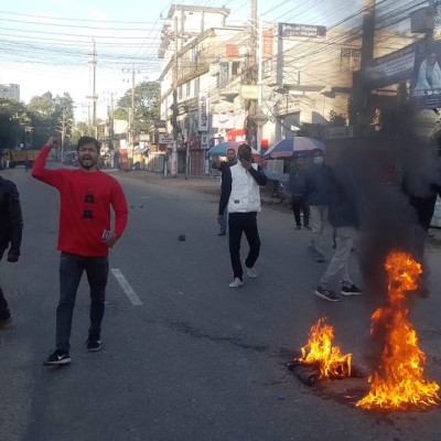 সিলেটে হরতালে গাড়ি ভাঙচুর, ককটেল বিস্ফোরণ