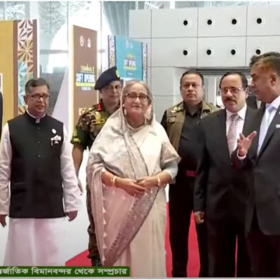 নতুন টার্মিনালে প্রধানমন্ত্রী, নিলেন বোর্ডিং পাস