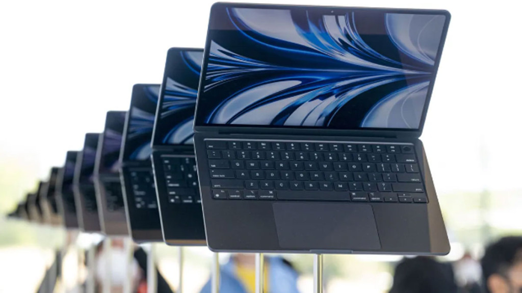 ভারতে ল্যাপটপ আমদানি বন্ধ করে দিয়েছে অ্যাপল-স্যামসাং