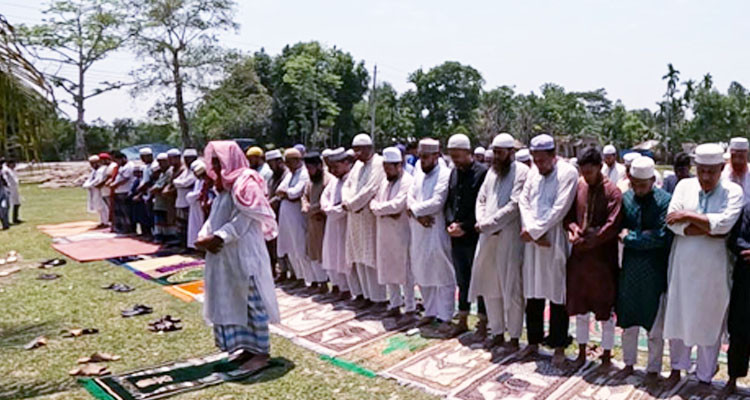 বৃষ্টির জন্য নড়াইলে ইস্তিস্কা নামাজ আদায়