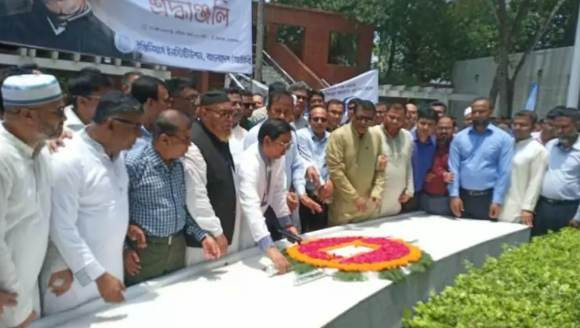 টুঙ্গিপাড়ায় জাতির পিতার সমাধিতে বাংলাদেশ ইঞ্জিনিয়ার্স ইনিস্টিটিউশনের শ্রদ্ধা