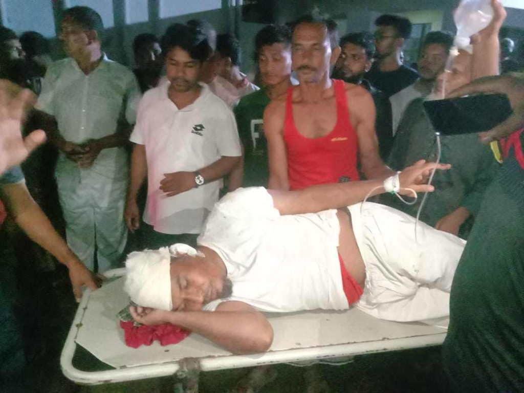 গোপালগঞ্জে সাংবাদিকের উপর সন্ত্রাসী হামলা