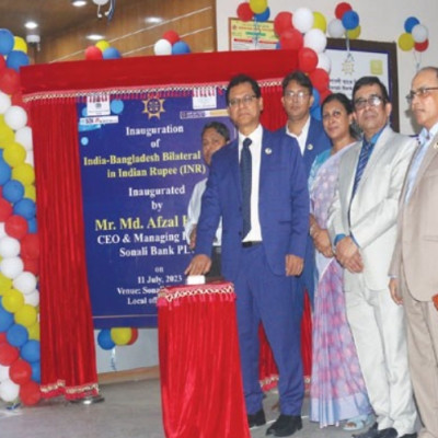 টাকা-রুপি’ লেনদেন চালু