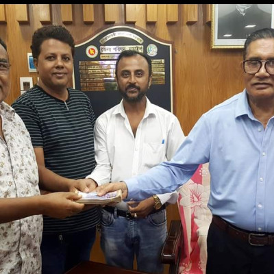 জন্মাষ্টমী অনুষ্ঠানে মাশরাফী বিন মোর্ত্তজার অনুদানের টাকা হস্তান্তর