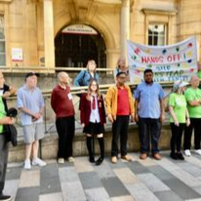 বিক্ষোভের মুখে রেডব্রিজ ওয়ানস্টেড যুব কেন্দ্র বন্ধের সিদ্ধান্ত