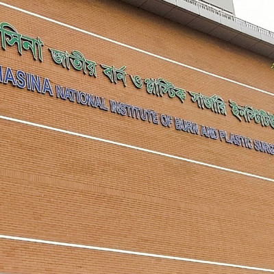 ভোরে ডেমরায় বাসে আগুন, দগ্ধ একজন শেখ হাসিনা বার্নে