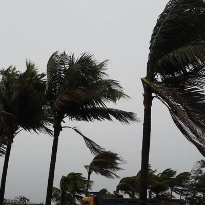 ৪৫ থেকে ৬০ কিলোমিটার বেগে ঝড়ের আভাস